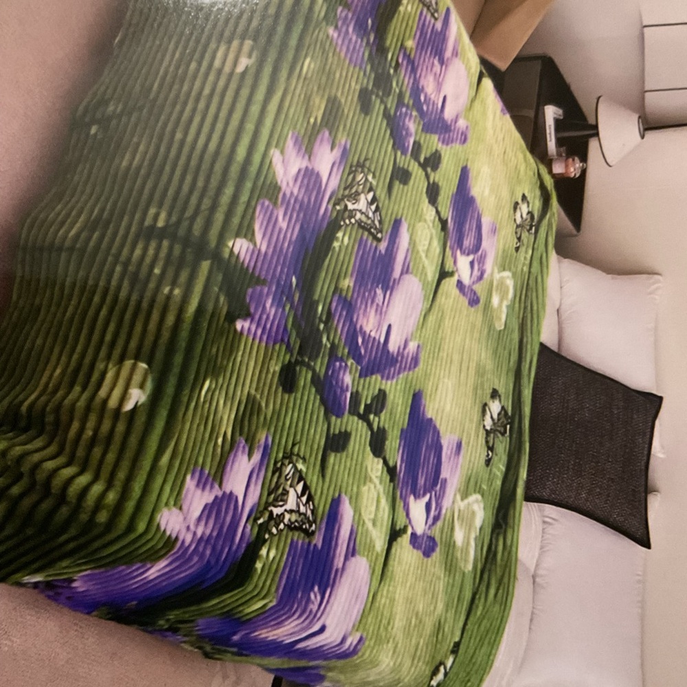 AKMI Textiles, King Sized Green background with Purple flowers Blanket Soft